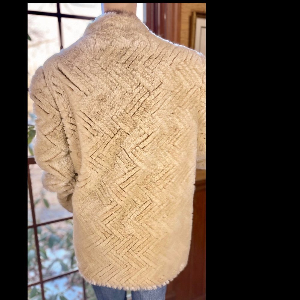◾️VTG◾️JACQUES ST LAURENT◾️Chevron Faux Fur Coat - Picture 2 of 9
